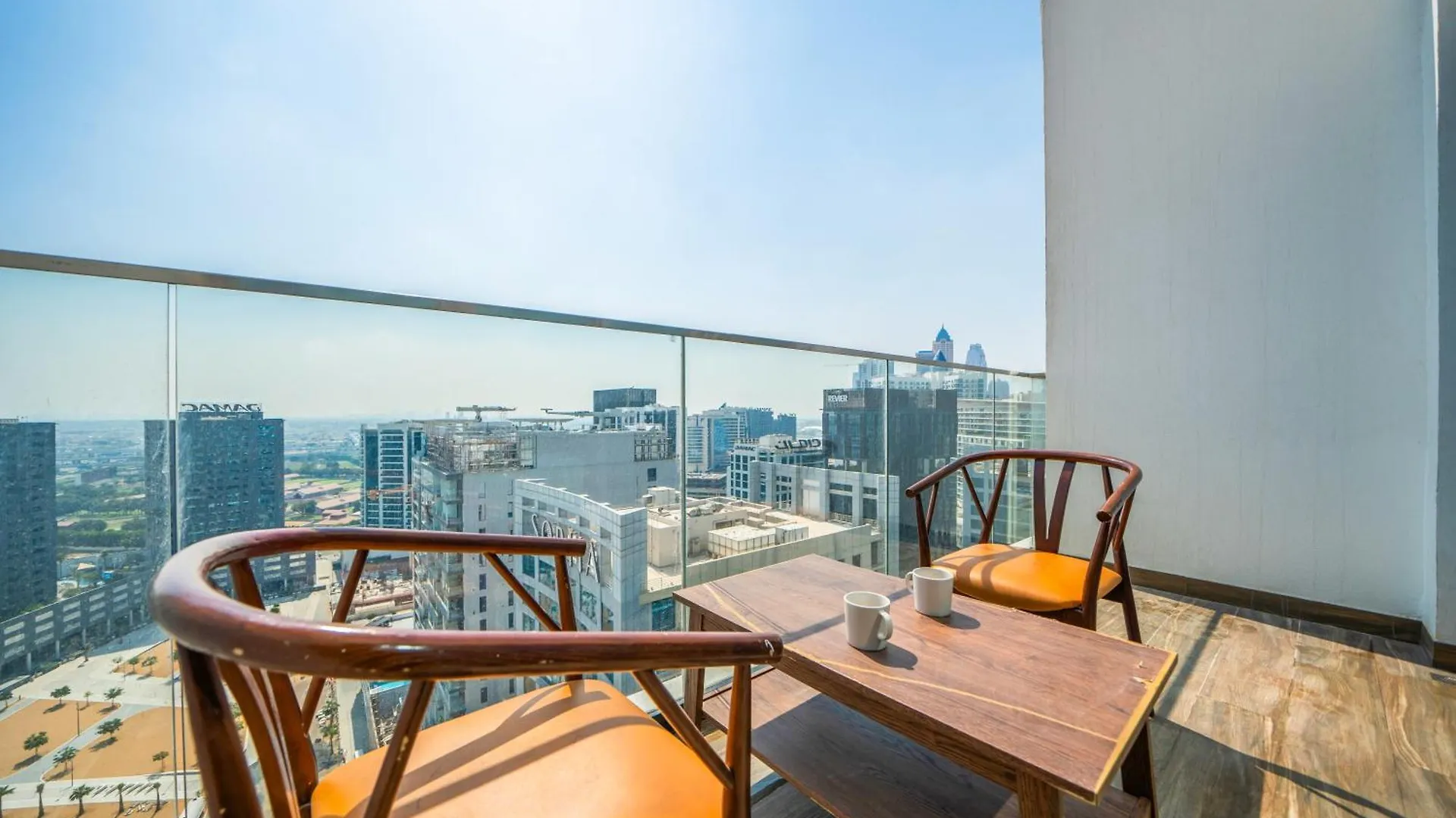 Elegant Studio With Pool & Gym Near Burj Khalifa & Racecourse Views Dubai