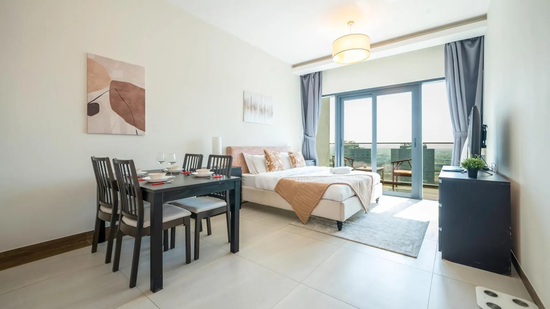 Elegant Studio With Pool & Gym Near Burj Khalifa & Racecourse Views Dubai United Arab Emirates