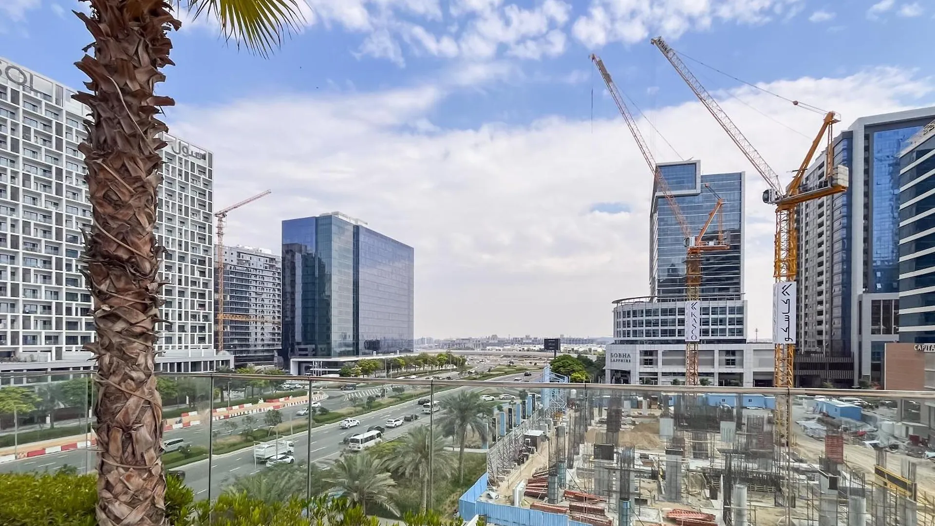 Elegant Studio With Pool & Gym Near Burj Khalifa & Racecourse Views Dubai Apartment