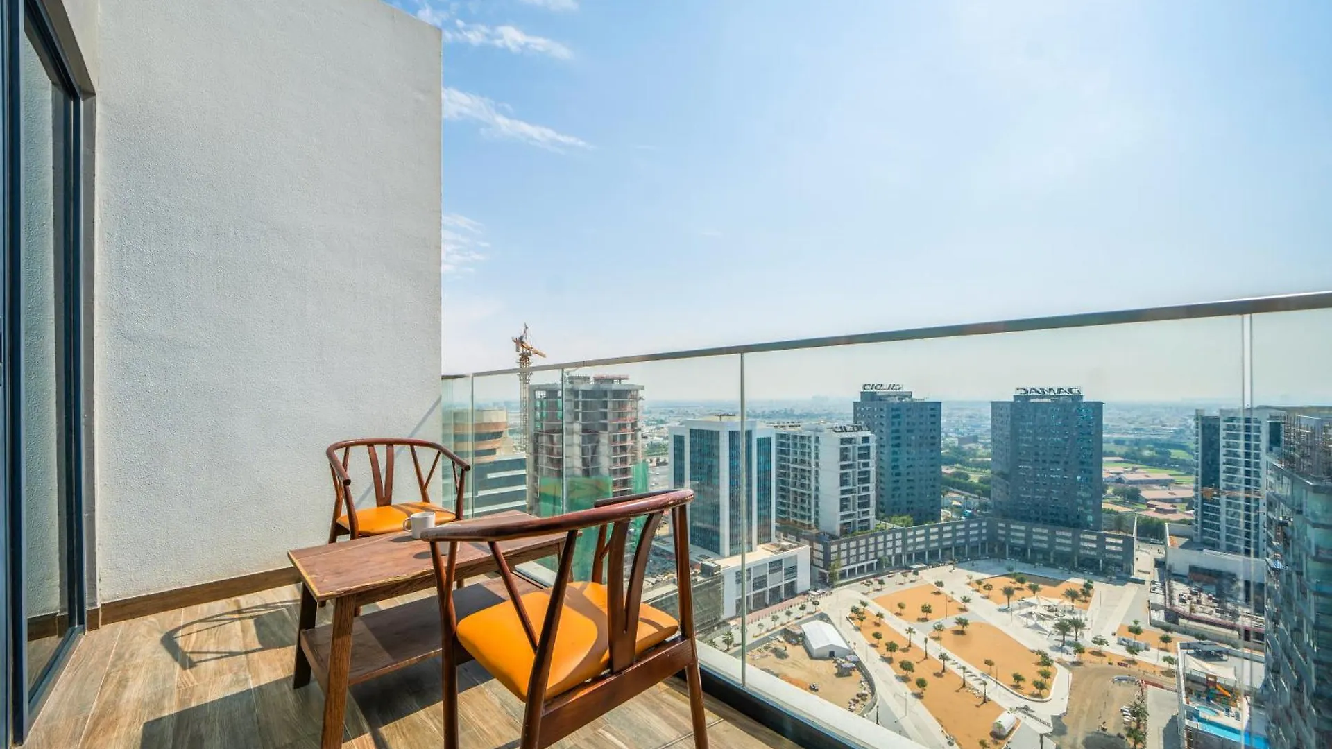 Elegant Studio With Pool & Gym Near Burj Khalifa & Racecourse Views Dubai Apartment