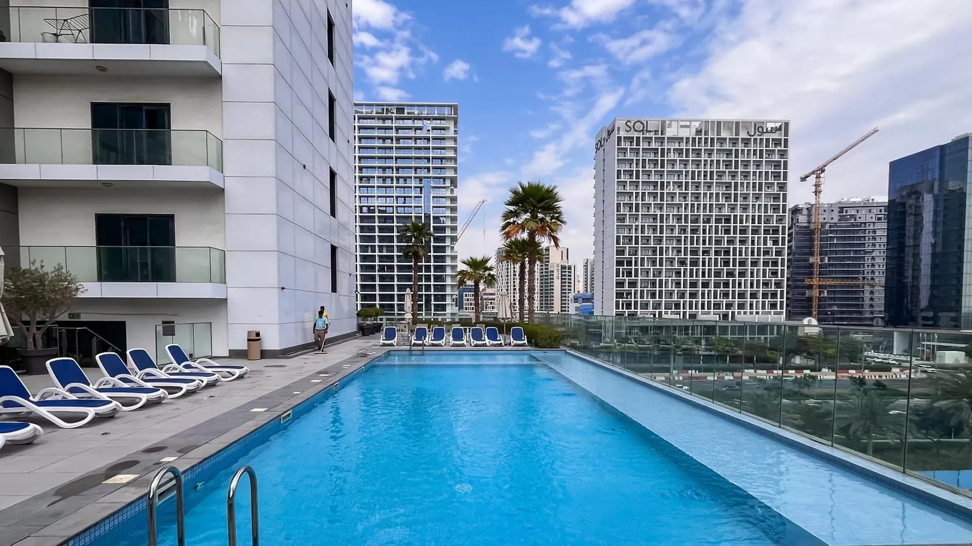 Apartment Elegant Studio With Pool & Gym Near Burj Khalifa & Racecourse Views Dubai